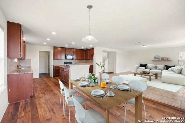 Image 12 of 37 For 1306 Hummingbird