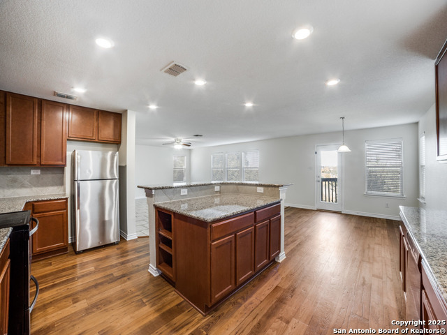 Image 14 of 37 For 1306 Hummingbird