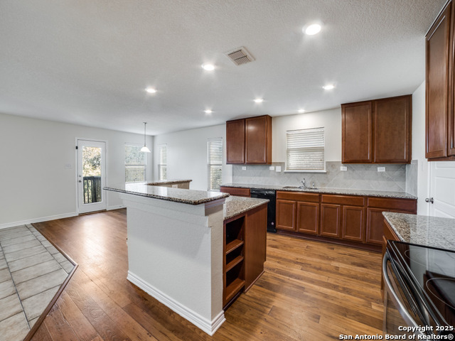 Image 15 of 37 For 1306 Hummingbird