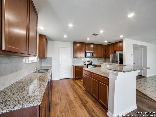 Image 16 of 37 For 1306 Hummingbird