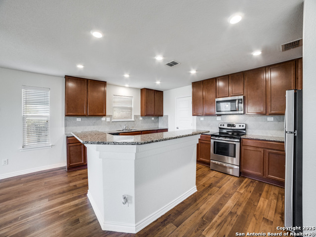 Image 17 of 37 For 1306 Hummingbird