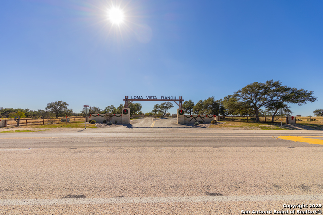 Image 22 of 25 For 000 Cattlemans Crossing Dr