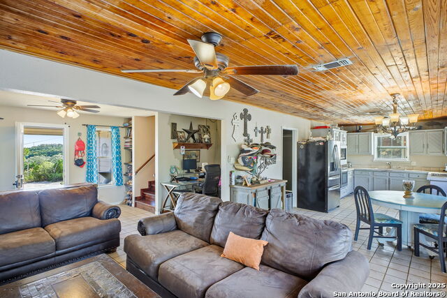 Image 8 of 51 For 18668 Bandera