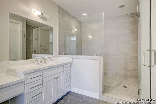 Listing photo id 9 for 2502 Hadley St