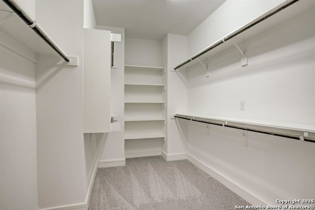 Listing photo id 10 for 2502 Hadley St