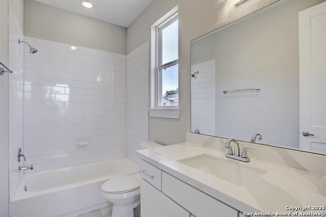 Listing photo id 15 for 2502 Hadley St