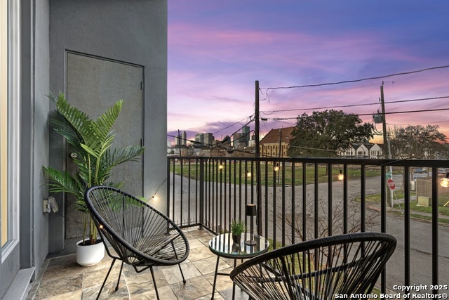 Listing photo id 19 for 2502 Hadley St