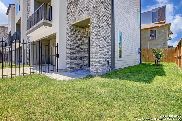 Listing photo id 21 for 2502 Hadley St