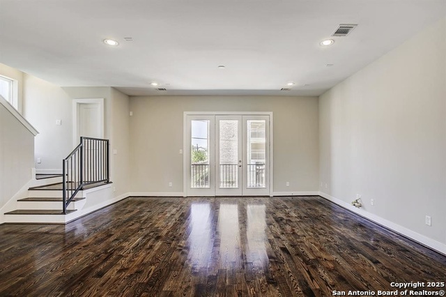 Listing photo id 3 for 2502 Hadley St