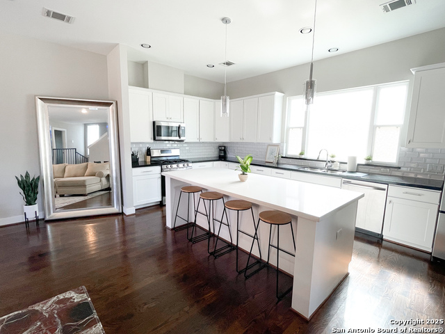 Listing photo id 4 for 2502 Hadley St