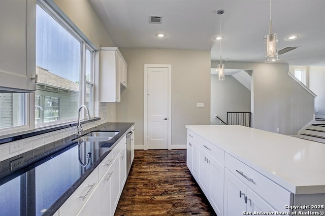 Listing photo id 6 for 2502 Hadley St