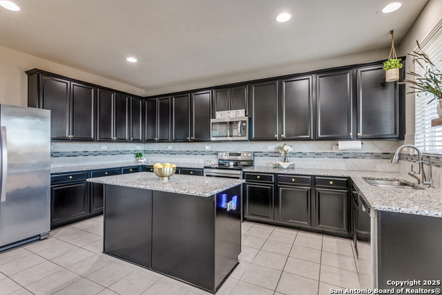 Image 10 of 23 For 9846 Silver Mist