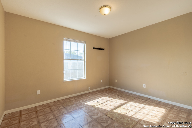 Image 12 of 21 For 7561 Windsor Oaks