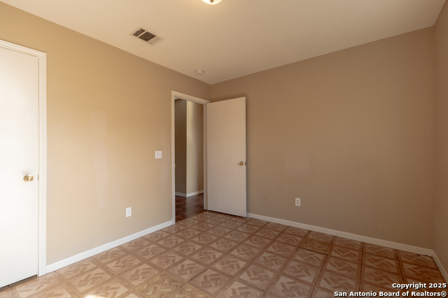 Image 14 of 21 For 7561 Windsor Oaks