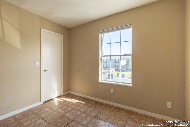 Image 15 of 21 For 7561 Windsor Oaks