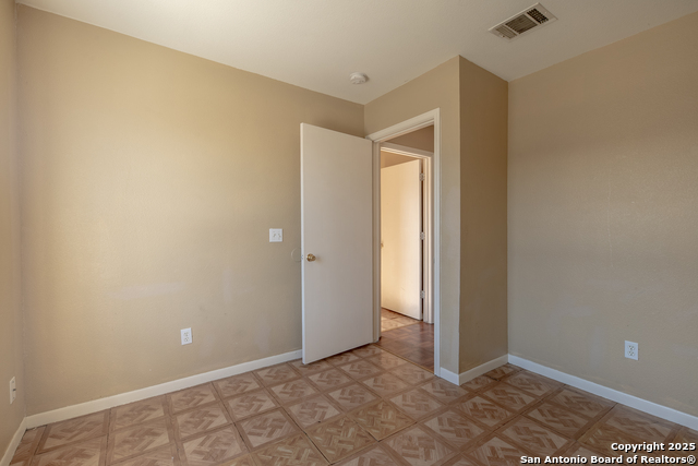 Image 16 of 21 For 7561 Windsor Oaks