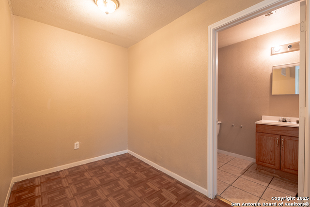 Image 19 of 21 For 7561 Windsor Oaks