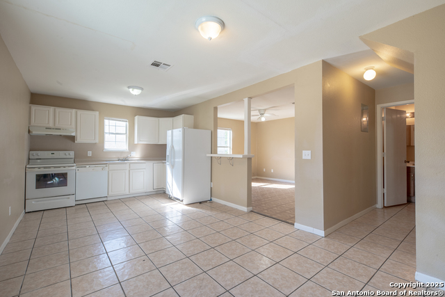 Image 2 of 21 For 7561 Windsor Oaks