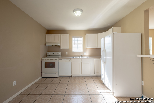 Image 4 of 21 For 7561 Windsor Oaks