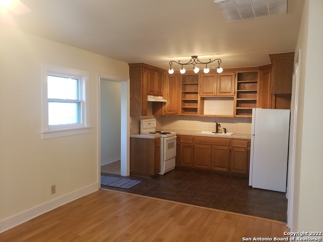 Image 9 of 15 For 111 Brackenridge N