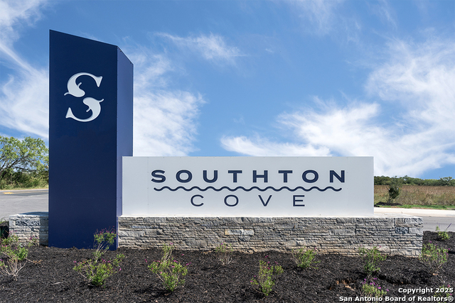 Listing photo id 2 for 14427 Stinger Hook