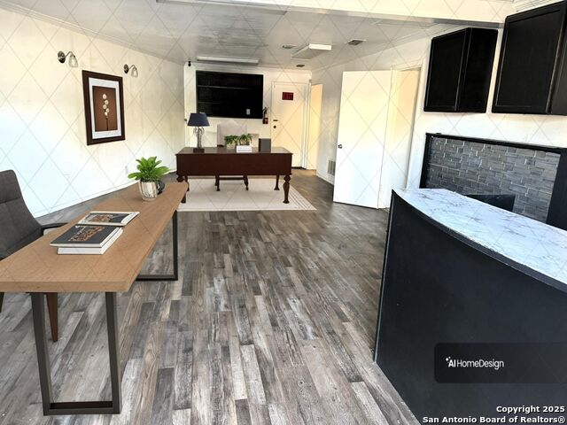 Listing photo id 8 for 6617 Flores S