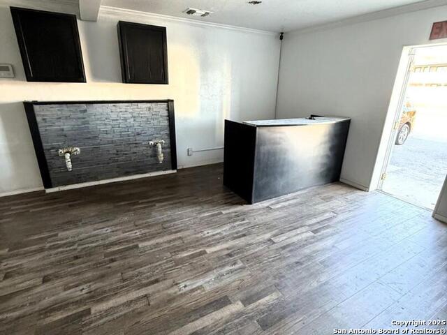 Listing photo id 2 for 6617 Flores S