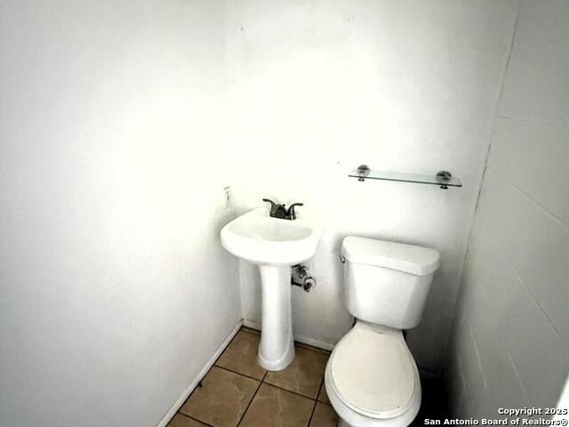 Listing photo id 3 for 6617 Flores S