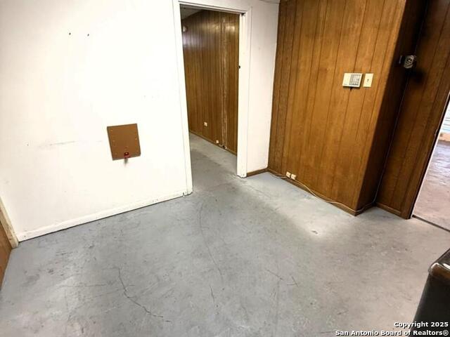 Listing photo id 9 for 6615 Flores S