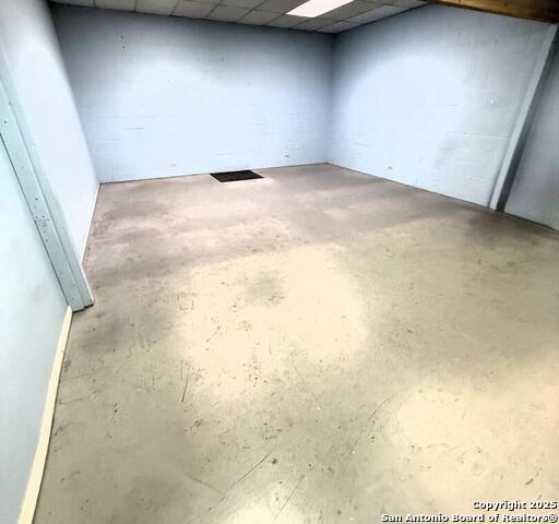 Listing photo id 10 for 6615 Flores S