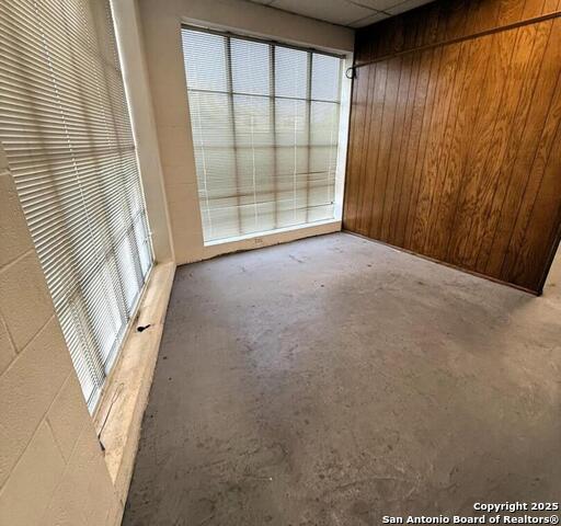 Listing photo id 12 for 6615 Flores S