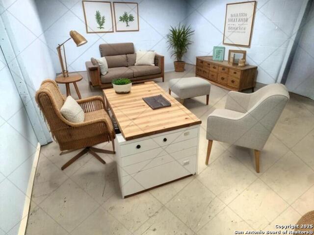 Listing photo id 17 for 6615 Flores S