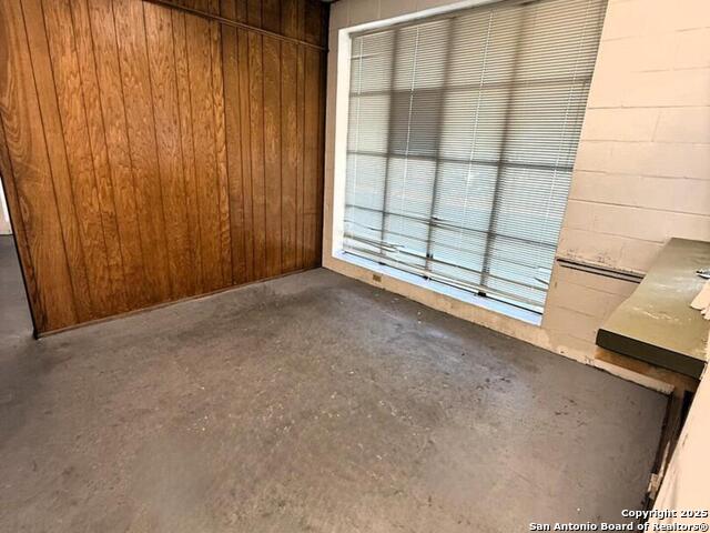 Listing photo id 4 for 6615 Flores S