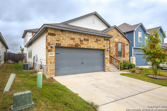 Listing photo id 0 for 11627 Troubadour Trail