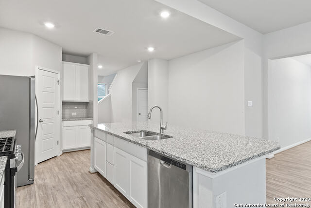 Listing photo id 4 for 11627 Troubadour Trail