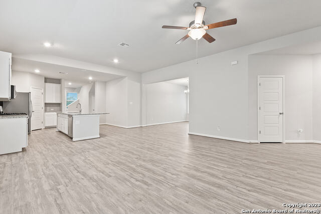 Listing photo id 6 for 11627 Troubadour Trail