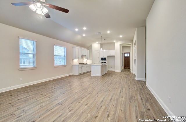 Listing photo id 12 for 2031 Stephanie Avenue