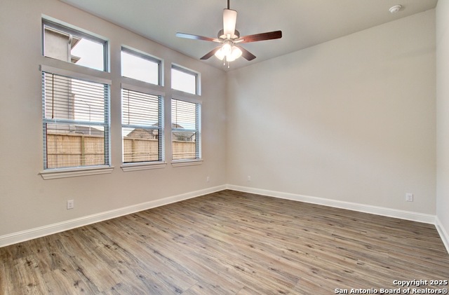 Listing photo id 14 for 2031 Stephanie Avenue