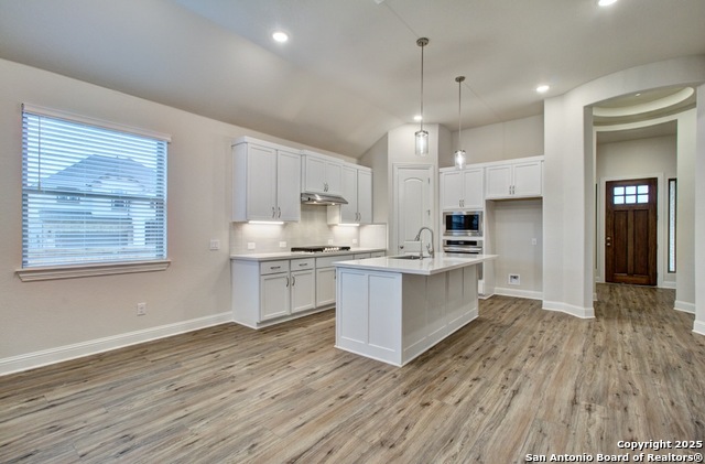 Listing photo id 0 for 2031 Stephanie Avenue