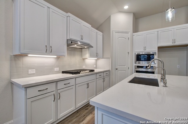 Listing photo id 2 for 2031 Stephanie Avenue