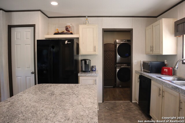 Image 12 of 39 For 889 24th E 