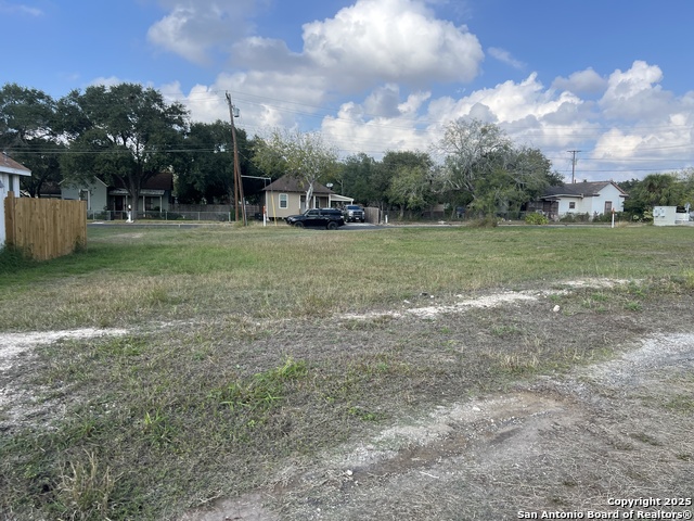 Image 4 of 4 For 307 Huntington W