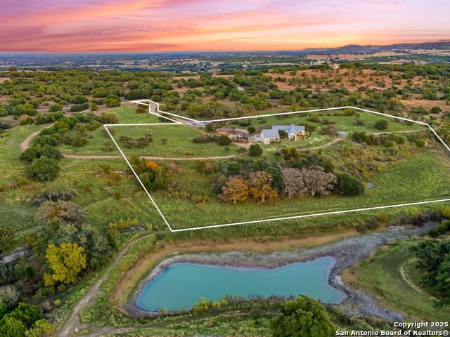 Image 4 of 68 For 577 Cattle Creek Rd