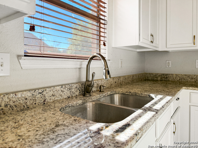 Image 17 of 52 For 22015 Dolomite