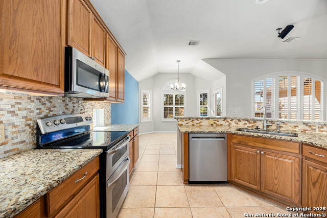 Image 19 of 52 For 22015 Dolomite