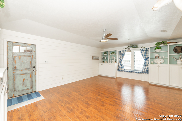 Listing photo id 32 for 15600 Ranch Road 12