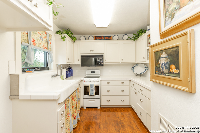 Listing photo id 33 for 15600 Ranch Road 12