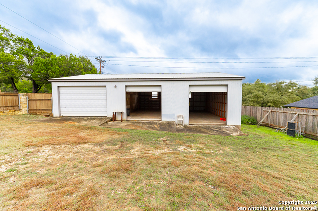 Listing photo id 47 for 15600 Ranch Road 12