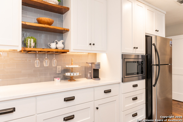 Listing photo id 3 for 15600 Ranch Road 12