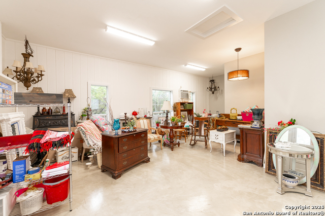 Listing photo id 49 for 15600 Ranch Road 12